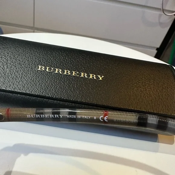 Burberry Vintage Check Square Frame Sunglasses, Excellent Condition - Picture 6 of 11